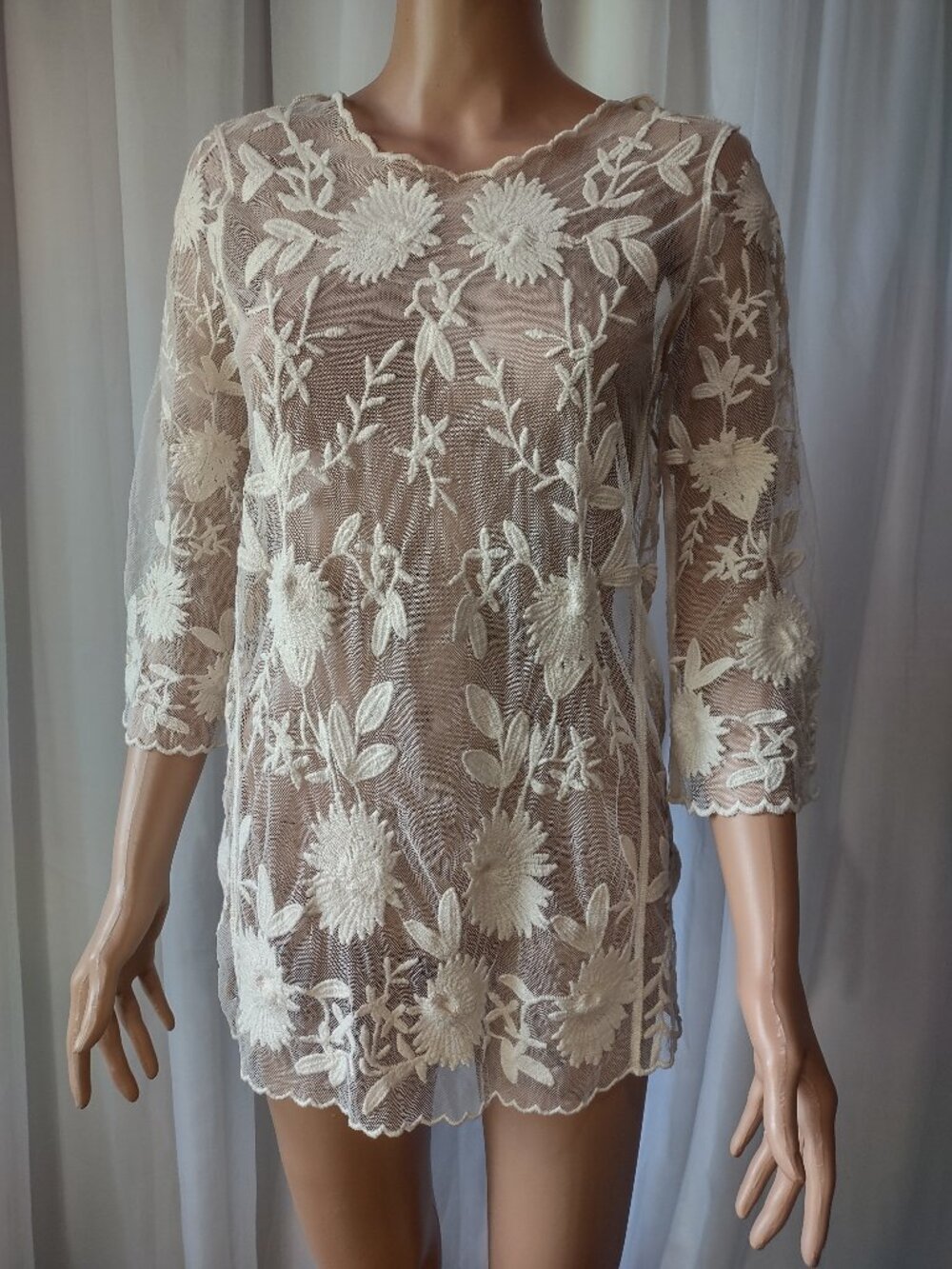Forever 21 lace Ivory floral shirt with scalloped edges size S
